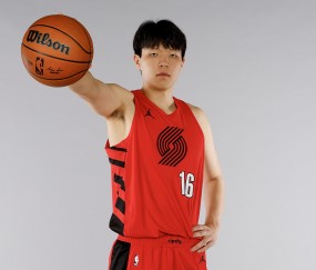 中国球员常规赛首秀表现如何？易建联9分最高 强如姚明首战0分2犯